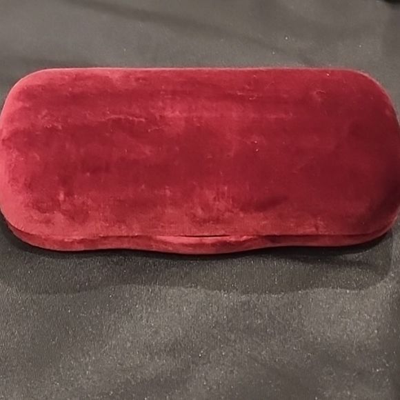 Gucci Authentic Red Velvet Eyewear/Sunglasses Case - Picture 5 of 7